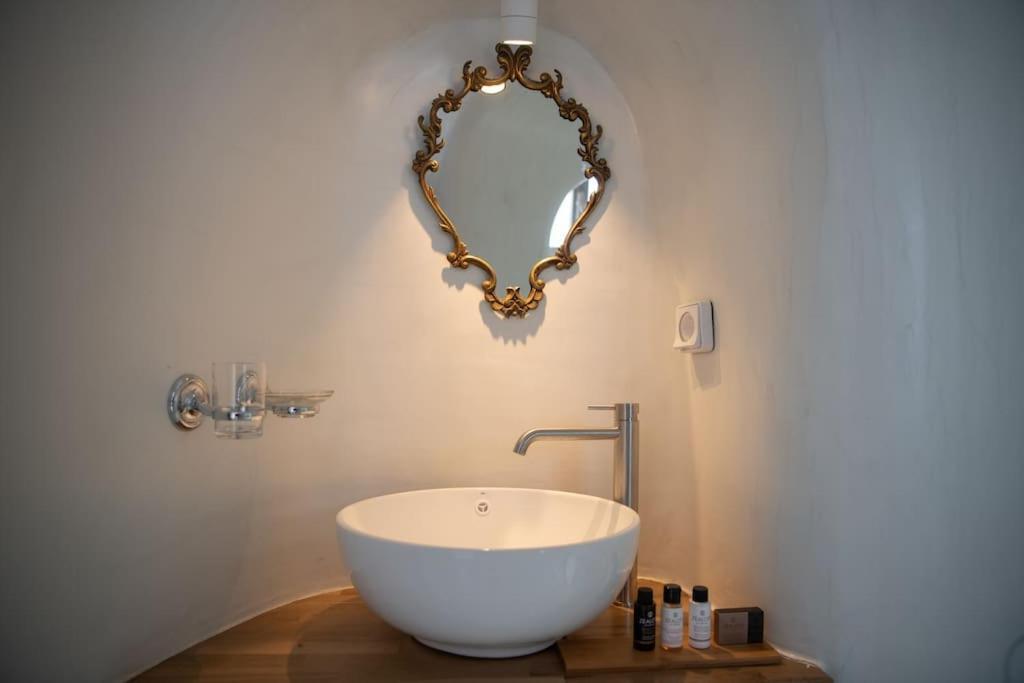 Astrea Suites "Ostria Cave Villa-Outdoor Jacuzzi" Oía Zewnętrze zdjęcie