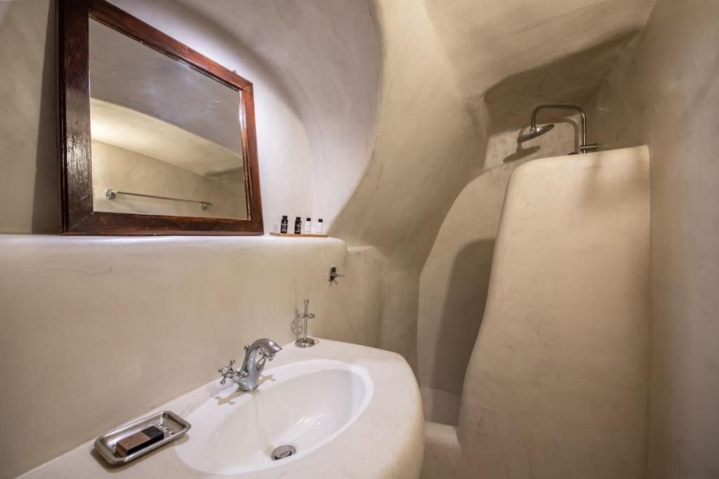 Astrea Suites "Ostria Cave Villa-Outdoor Jacuzzi" Oía Zewnętrze zdjęcie