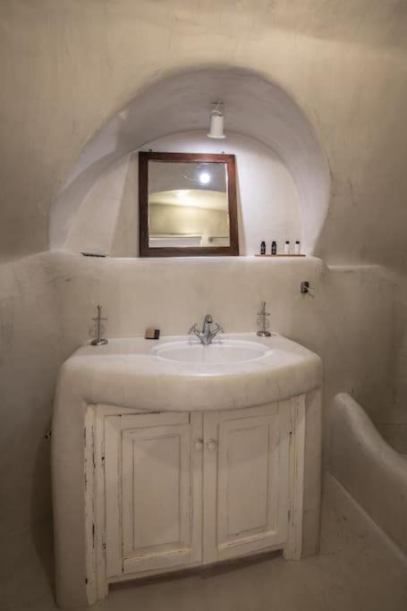 Astrea Suites "Ostria Cave Villa-Outdoor Jacuzzi" Oía Zewnętrze zdjęcie