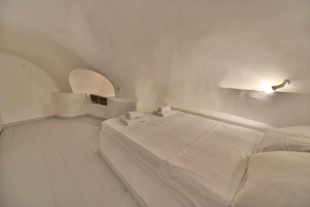 Astrea Suites "Ostria Cave Villa-Outdoor Jacuzzi" Oía Zewnętrze zdjęcie