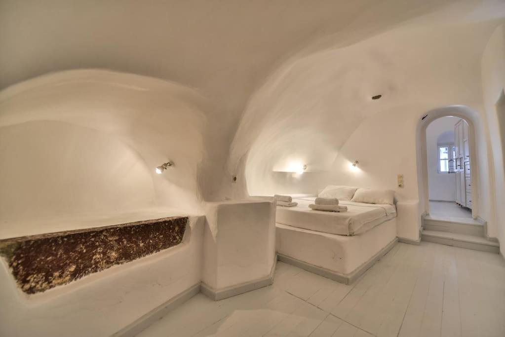 Astrea Suites "Ostria Cave Villa-Outdoor Jacuzzi" Oía Zewnętrze zdjęcie